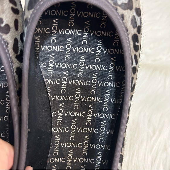 Vionic Flats - Picture 4 of 6